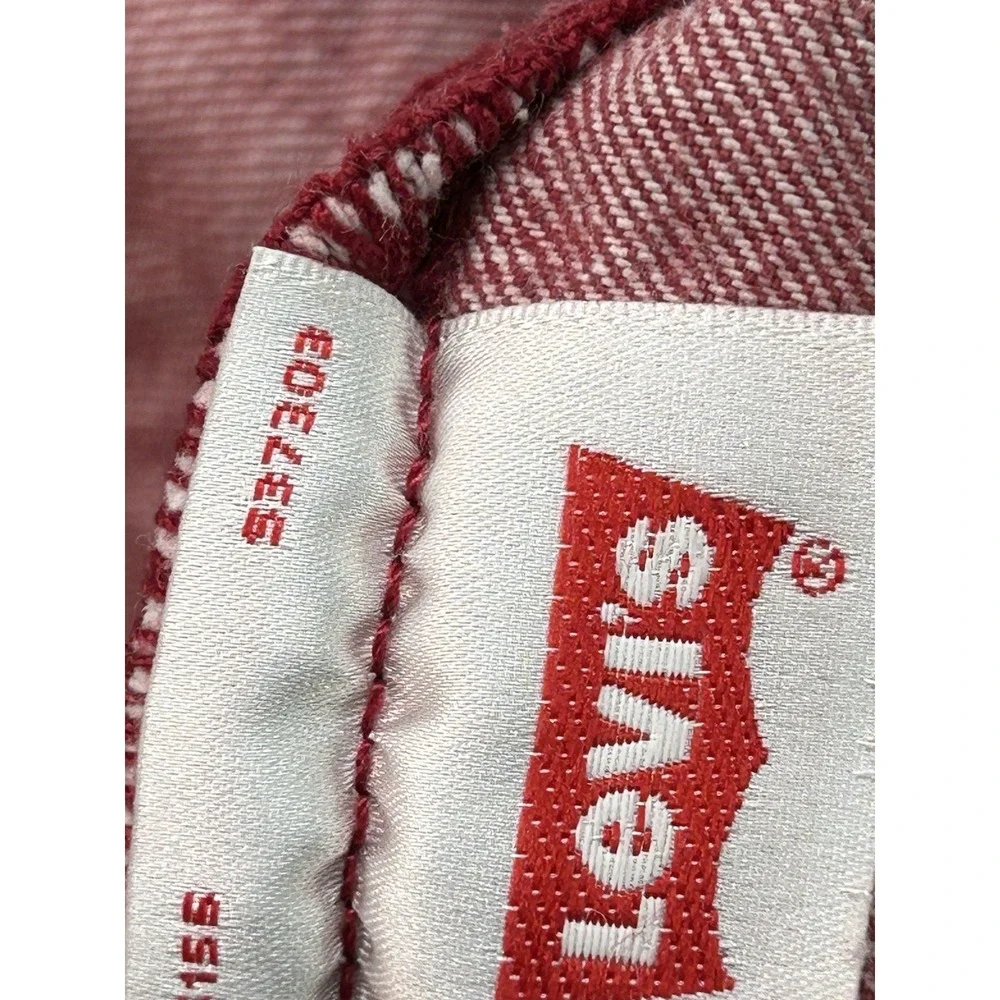 Levis gently pre